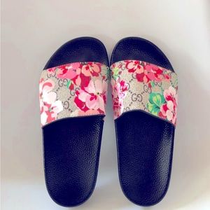 Gucci slides , good condition
